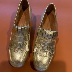 Gentle Souls Gold Loafer Size 7.5